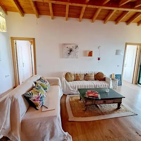 فيلة Eco Casa Tierra